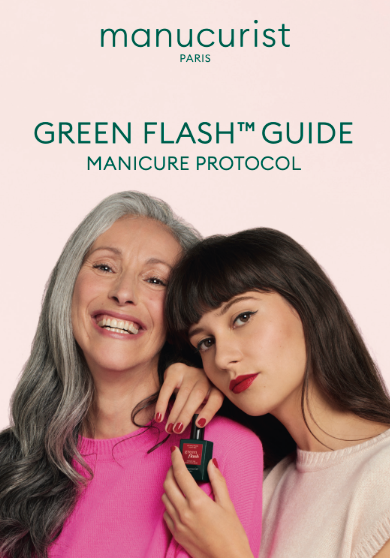 Two women, one older with gray hair and one younger with dark hair, smile together as the younger holds a bottle of polish. Above them is “Manucurist-test Leaflet Kit Green Flash™ 2026 - Livret 40 pages (B2C)”.