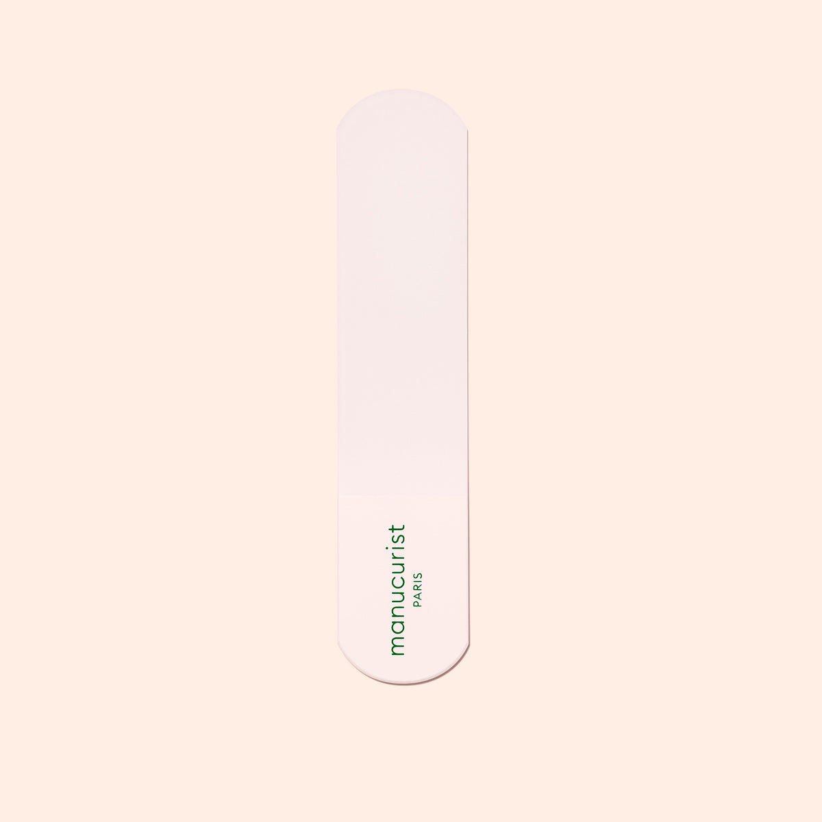 Une lime à ongles rose avec des extrémités arrondies et le logo vert Manucurist-us, idéale pour être associée à la lime à pieds en verre Manucurist-us afin d&