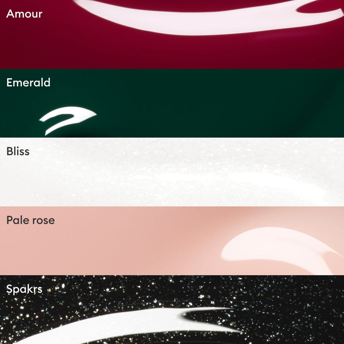 Cinq échantillons horizontaux du lot personnalisable de 5 vernis semi-permanents Manucurist, nommés Amour (rouge), Emerald (vert), Bliss (blanc), Pale Rose (rose) et Sparks (noir pailleté), sont présentés sous forme de coups de pinceau pour mettre en valeur les couleurs. Ces teintes s’accordent parfaitement avec notre collection de vernis semi-permanents Green Flash et s’enlèvent facilement avec un dissolvant sans acétone.
