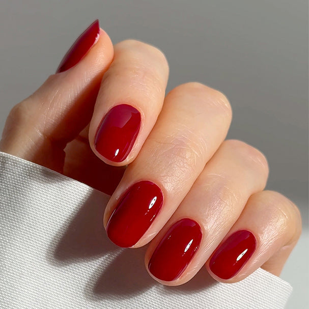 Semi-permanent nail polish vs gel: which manicure to choose?