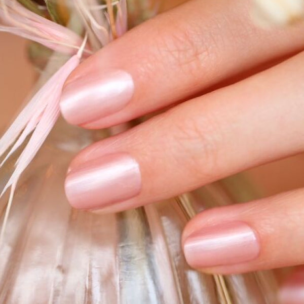 Pearl Nails Trend: For an Ultra-Glowy Pearlescent Manicure