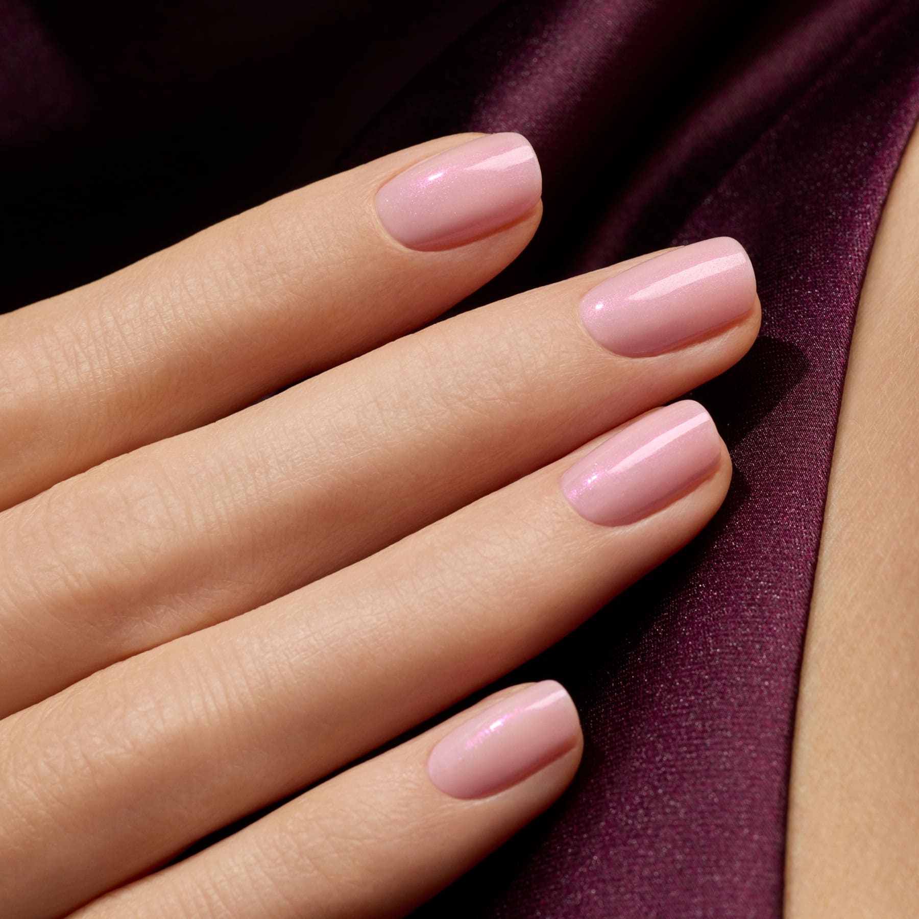 milky mauve glazed Gel nail polish - Halo | Manucurist