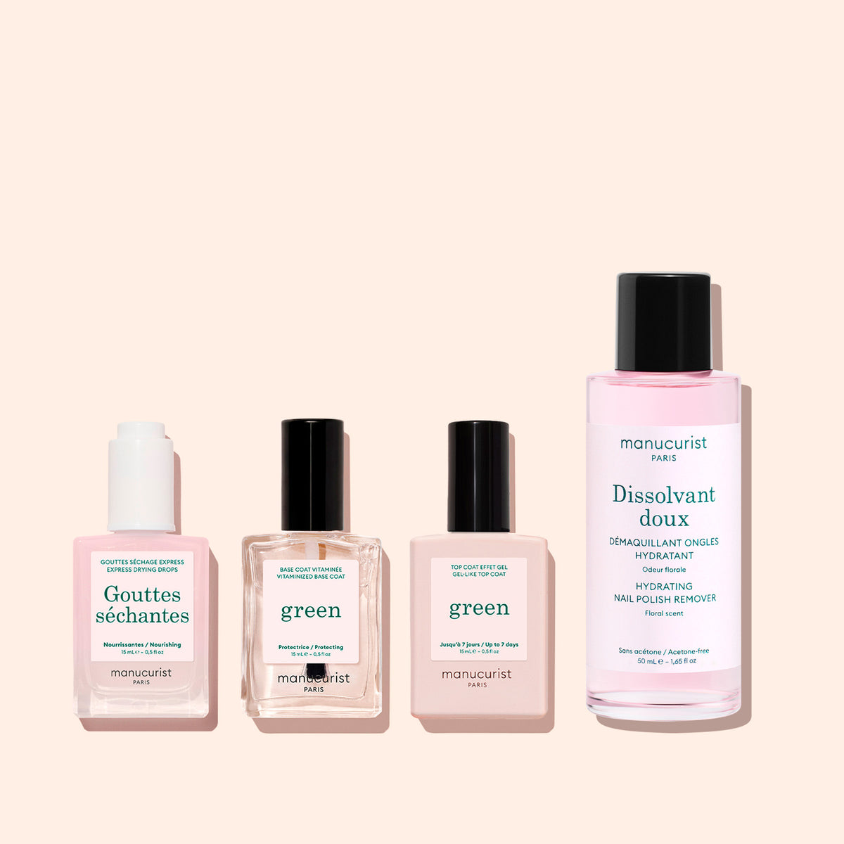 Quatre produits de manucure dans des flacons transparents aux bouchons noirs sont alignés sur un fond rose clair. On peut lire sur les étiquettes : Manucurist Gouttes Séchantes, des gouttes à séchage rapide, et Green (deux flacons) pour une manucure Green tout en douceur, aux côtés du Dissolvant Doux.