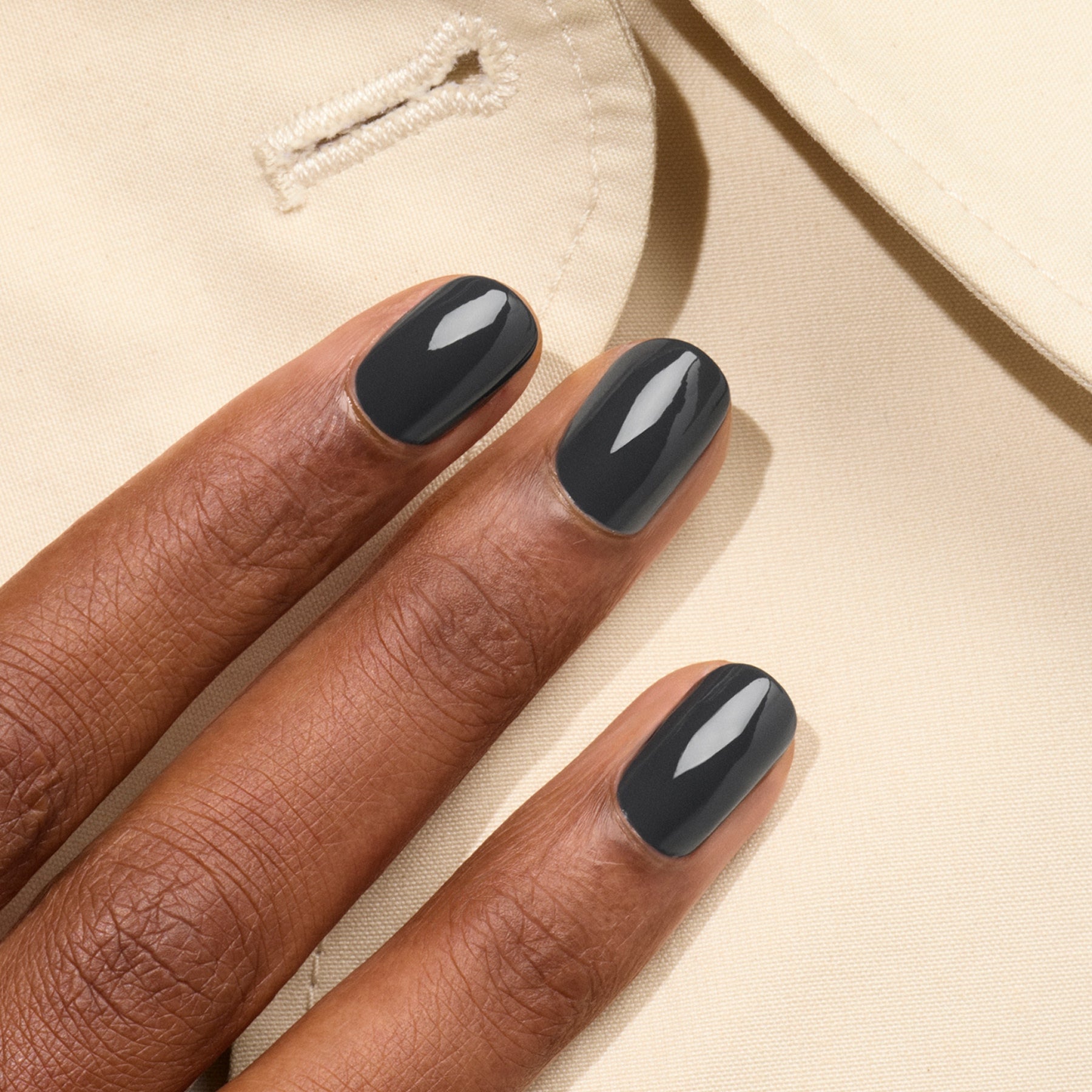 Dark grey Gel nail polish - Anthracite | Manucurist