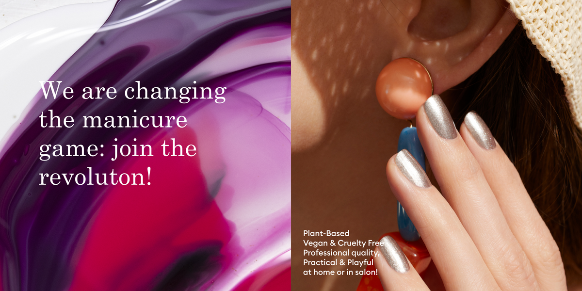 Image scindée : la partie gauche présente des volutes roses, violettes et blanches avec le texte « We are changing the manicure game: join the revoluton ! ». La partie droite montre la main d'une femme vernie d'une teinte métallique touchant son oreille, avec un texte supplémentaire sur une marque de manucure biosourcée.