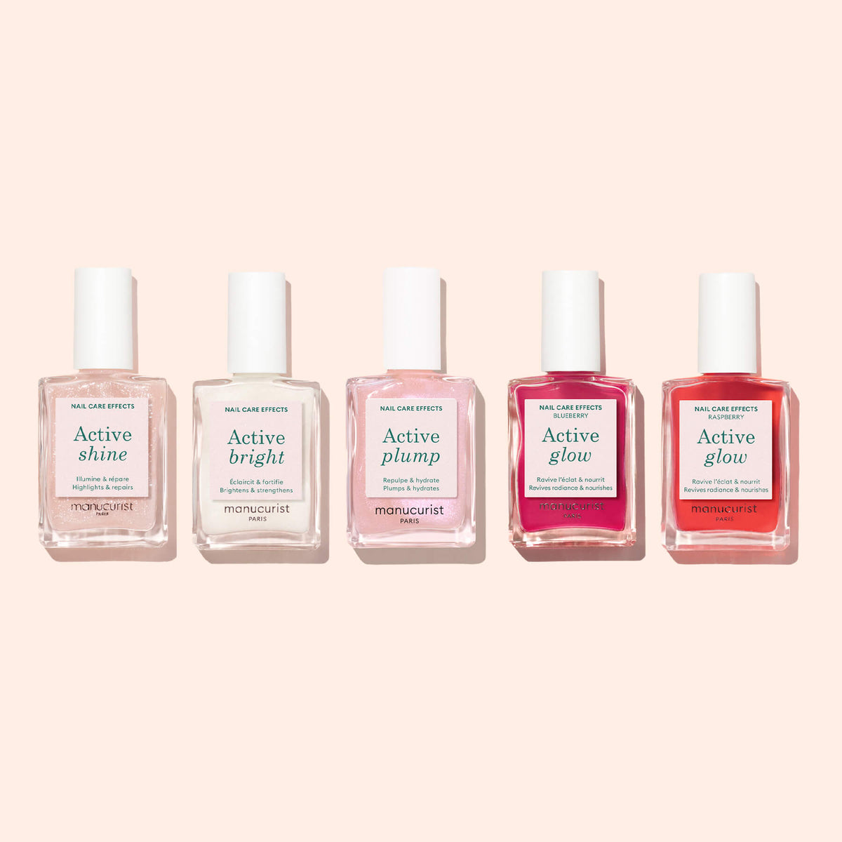 Cinq flacons de vernis soin des ongles Manucurist — dont Active™ Shine Opal, Active Bright, Active Plump et deux flacons d’Active Glow — sont alignés sur un fond rose clair. Ces formules d’origine végétale sont conçues pour renforcer les ongles tout en sublimant leur beauté naturelle.