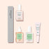 Le coffret Routine Starter - Ongles Jaunes de Manucurist comprend cinq indispensables pour le soin des ongles — une lime à ongles et quatre flacons de soin (Active Bright, Huile Verte, Kératine Booster et Concentré Perfecteur) — soigneusement disposés sur un fond rose pâle, parfait pour illuminer le vernis et fortifier les ongles.