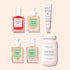 Six produits Manucurist Ultimate Routine - Sensitive Nails sont disposés sur un fond beige, comprenant des flacons compte-gouttes, un tube et un grand pot. Les étiquettes affichent le nom du produit "Ultimate Routine - Sensitive Nails", chacun formulé par des experts Manucurist pour renforcer les ongles et nourrir les cuticules pour un soin optimal.