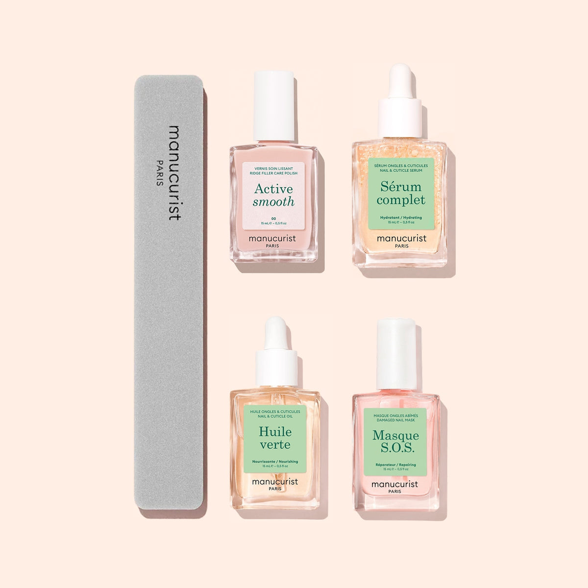 Quatre flacons compte-gouttes de la routine Basic Routine – Ridged Nails de Manucurist—étiquetés Active smooth, Sérum complet, Huile verte et Masque S.O.S.—sont disposés aux côtés d&