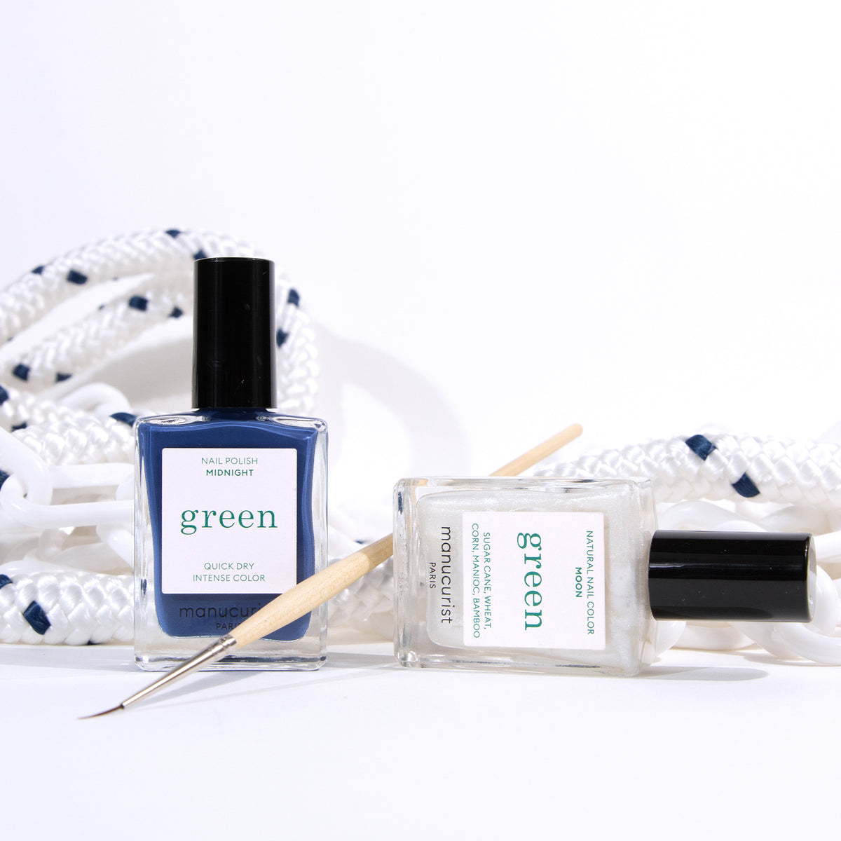 Deux flacons de vernis à ongles Manucurist Midnight Swim, l&