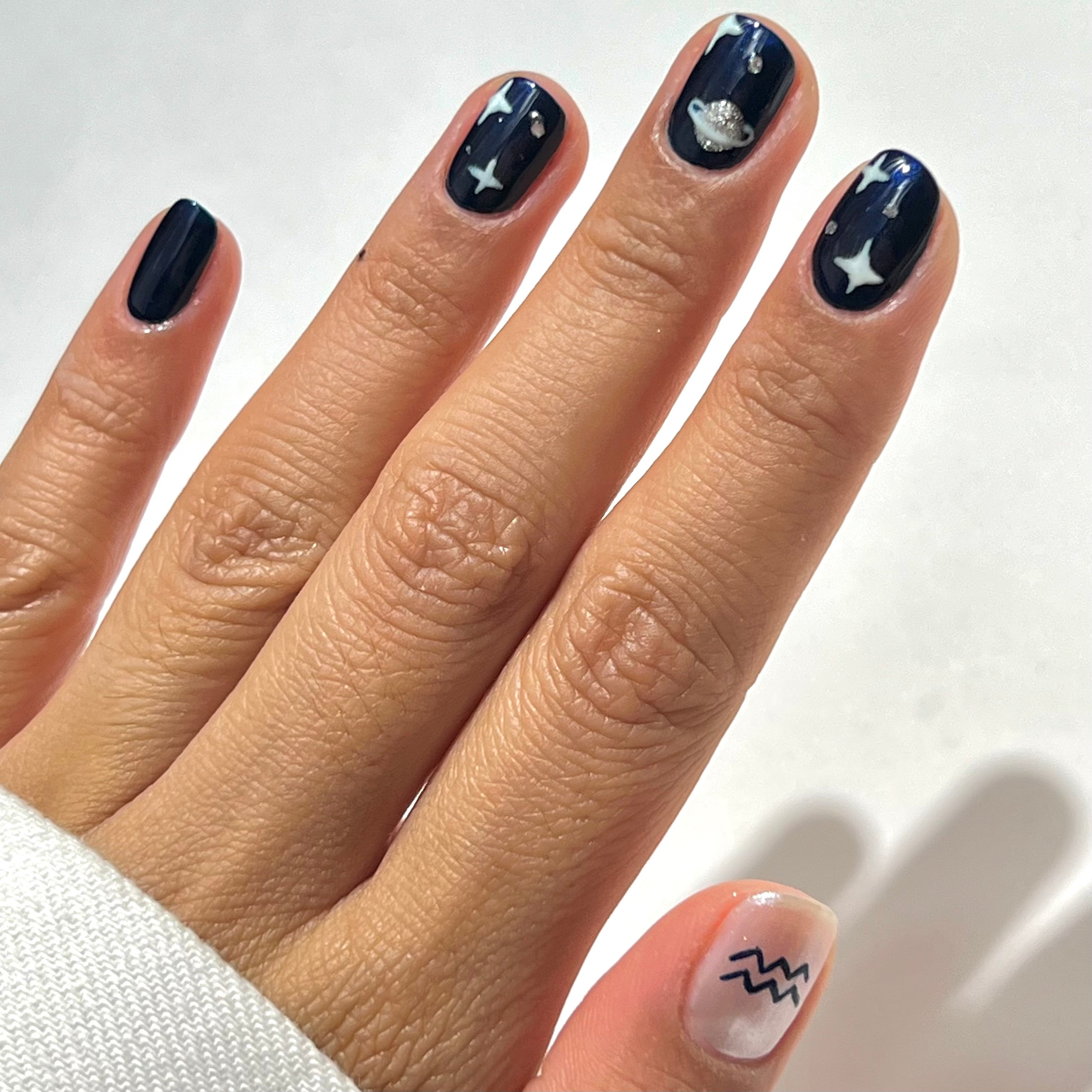Aquarius - Astro Nails | Manucurist