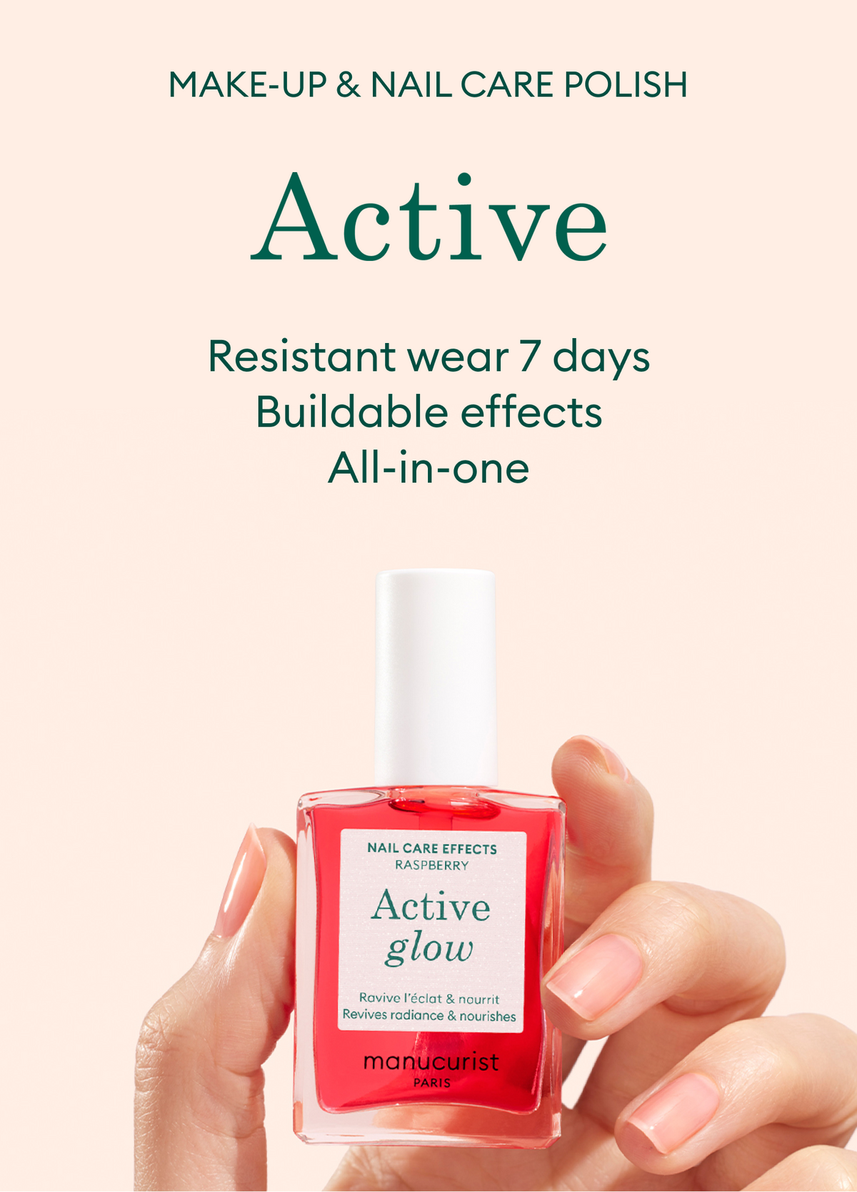 Une main tient un flacon de vernis à ongles rose intitulé Active glow by Manucurist Paris. Le texte au-dessus indique : MAKE-UP NAIL CARE POLISH, Active, Tenue résistante 7 jours, Effets modulables, All-in-one.