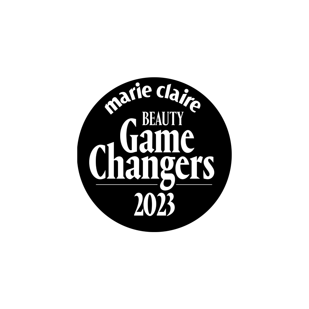 Un logo circulaire noir avec un texte blanc qui indique : marie claire BEAUTY Game Changers 2023.