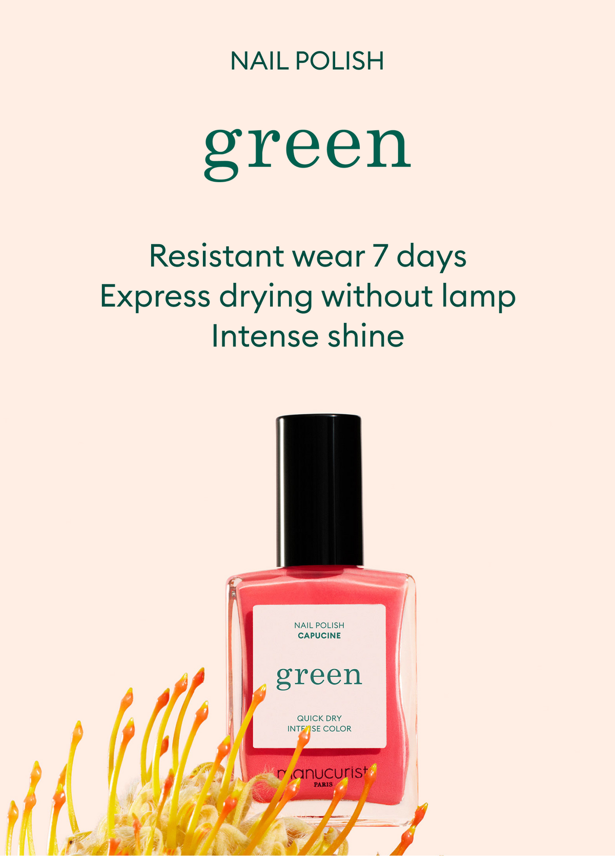 Un flacon de vernis à ongles rose-vert étiqueté green est posé au-dessus d’une fleur jaune, avec le texte : Vernis à ongles green. Tenue résistante 7 jours. Séchage express sans lampe. Brillance intense.