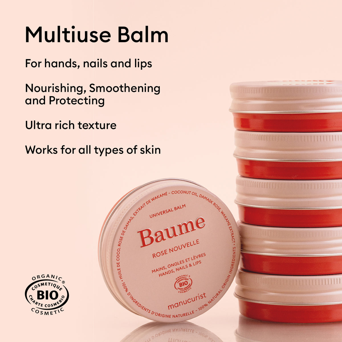 Une pile de contenants ronds avec des couvercles rouges et un pot de Baume Naturel Nourrissant Manucurist - Cosmos Organic au premier plan. Le texte met en avant son utilisation sur les mains, les ongles, les lèvres et tous types de peau pour des soins naturels et une réparation nourrissante des lèvres.