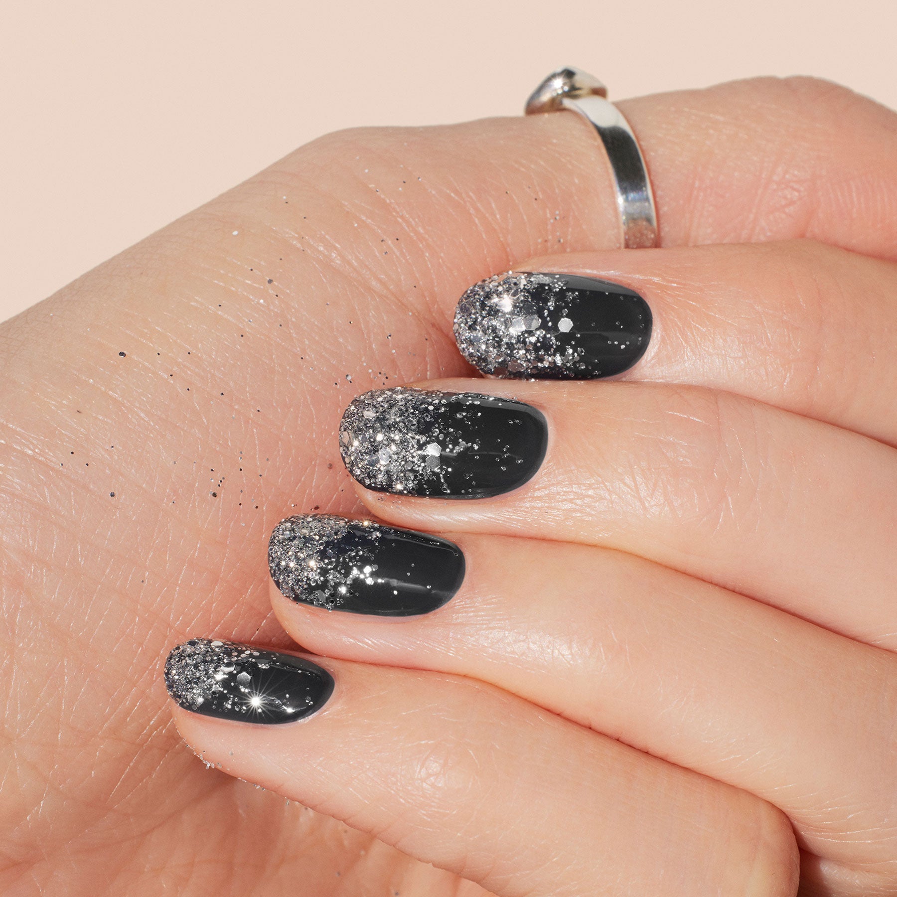 29 Simple Black Nail Designs (that you'll go crazy for!) 2024 - Actually  Arielle